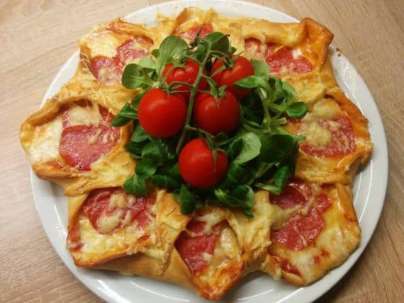 Rezept Pizza -Stern | guenstig-kochen.at Rezept Pizza -Stern