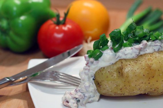 Rezept Folienkartoffel mit Dip | guenstig-kochen.at Rezept Folienkartoffel mit Dip