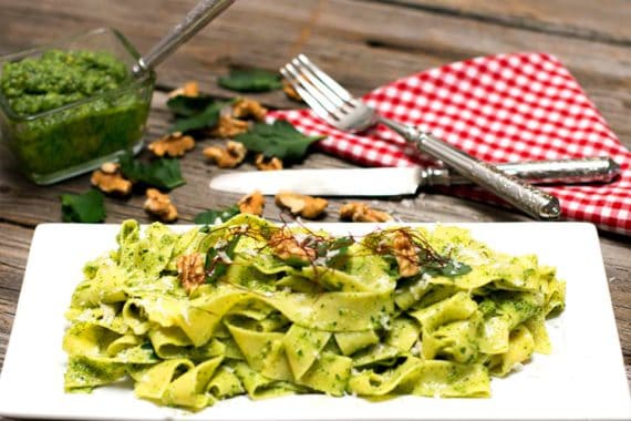 Rezept Petersilie Walnuss Pesto | guenstig-kochen.at Rezept Petersilie Walnuss Pesto