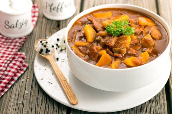 Rezept Kartoffelgulasch | guenstig-kochen.at Rezept Kartoffelgulasch