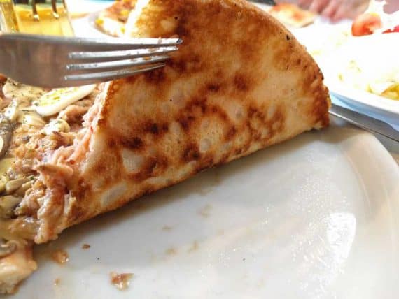 Pizzeria La Fontana - leckerer Pizzaboden