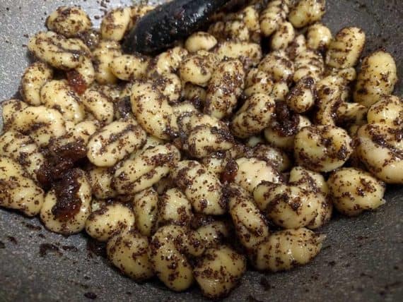 Nutzung des Wok von d. die Pfanne