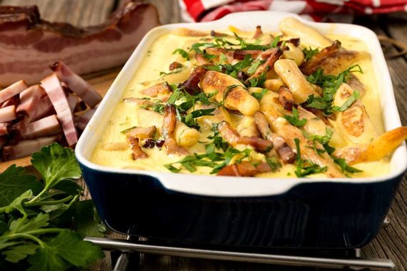 Rezept Erdäpfelnudeln mit Speck & Rahm | guenstig-kochen.at Rezept Erdäpfelnudeln mit Speck & Rahm