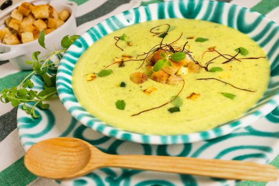 Rezept Zucchinicremesuppe | guenstig-kochen.at Rezept Zucchinicremesuppe