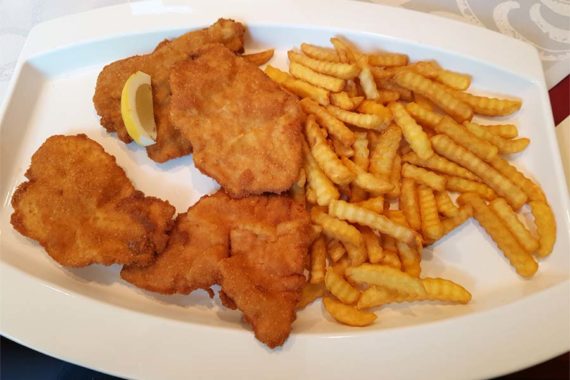 Fido's Schnitzlplatzl Schnitzelteller